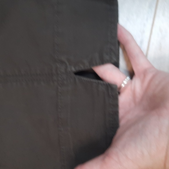 LOFT Ann Style Brown Capri Pants Size 12 with button accented pockets - Picture 5 of 6